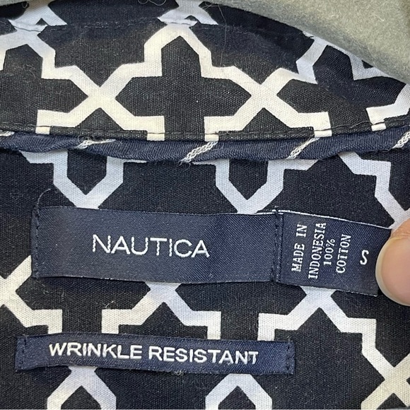Nautica, Button Down Blouse, Size Small. Wrinkle Resistant. New condition! - Picture 3 of 5